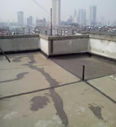 西宁市漏水维修 楼顶漏水是什么原因，楼顶漏水维修方法是什么?